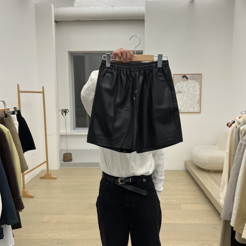 DRESS ROOM東大門㊣直郵女士新款時尚職業熱賣真品短褲皮褲DRESS ROOM短褲圖色1