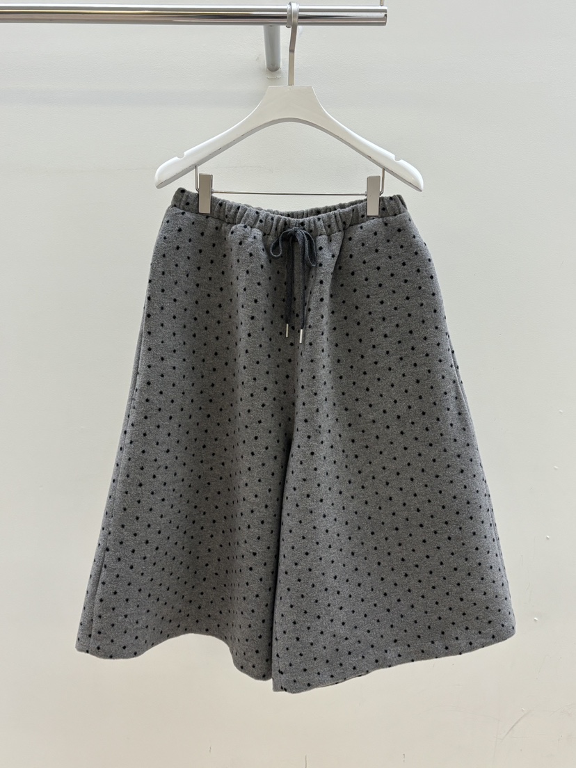 PEBBLE韓國代購㊣女士新品時尚推薦人氣25秋冬職業熱賣短褲PEBBLE短褲圖色2