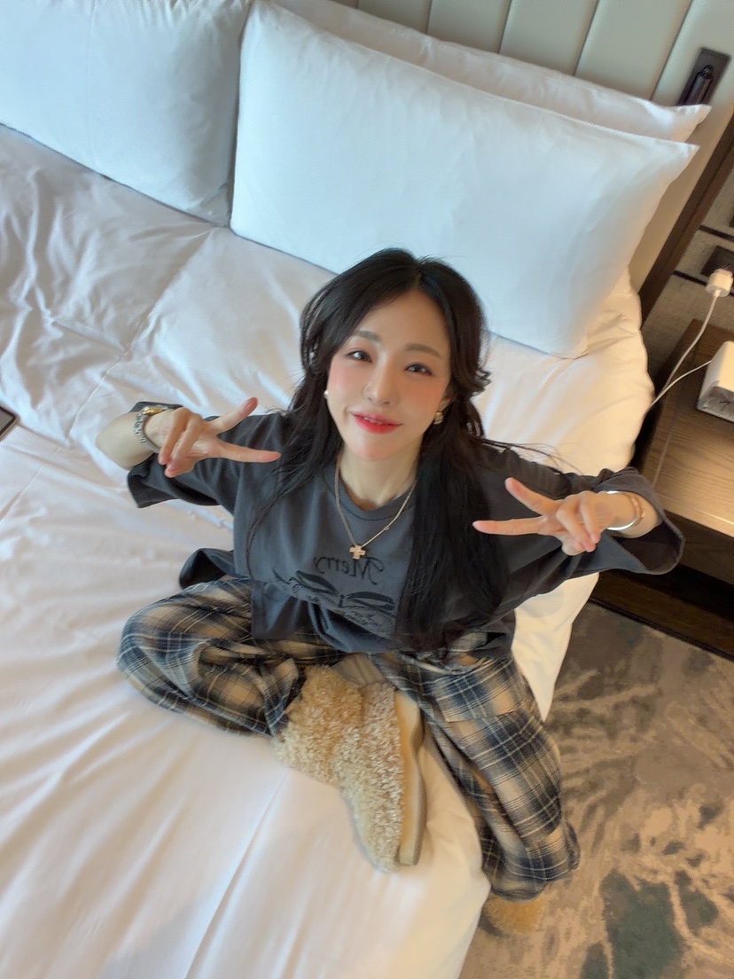 PALETTE-Q東大門㊣直郵女裝新品時尚休閑25秋冬人氣推薦T恤PALETTE-QT恤