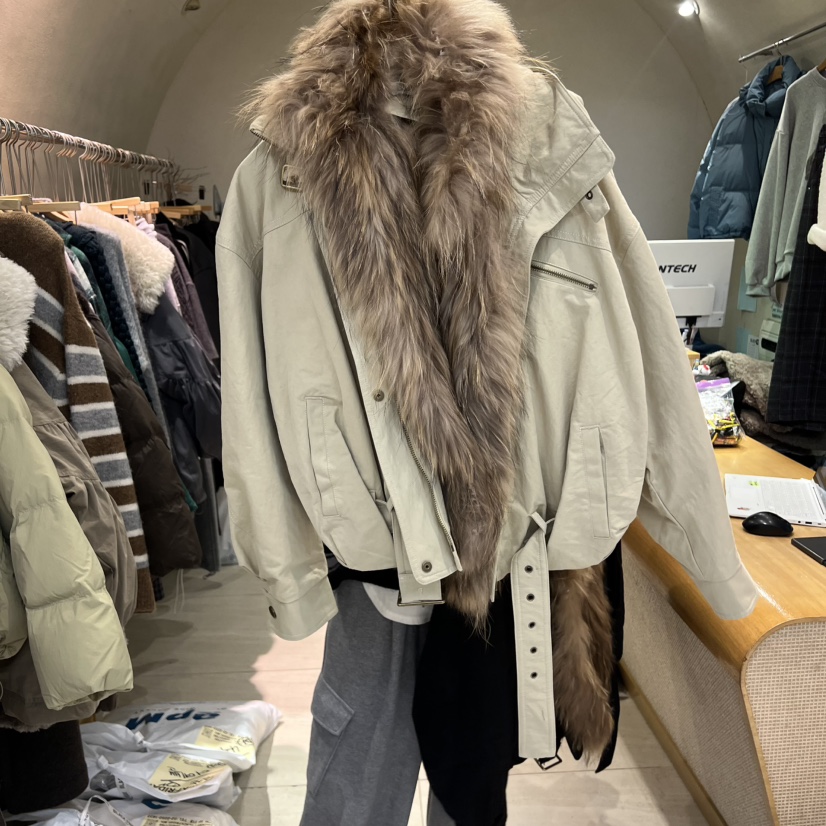 BLACKFRIDAY東大門㊣代購女士新品熱賣職業推薦短款羽絨服浣熊BLACK FRIDAY短款羽絨服圖色2