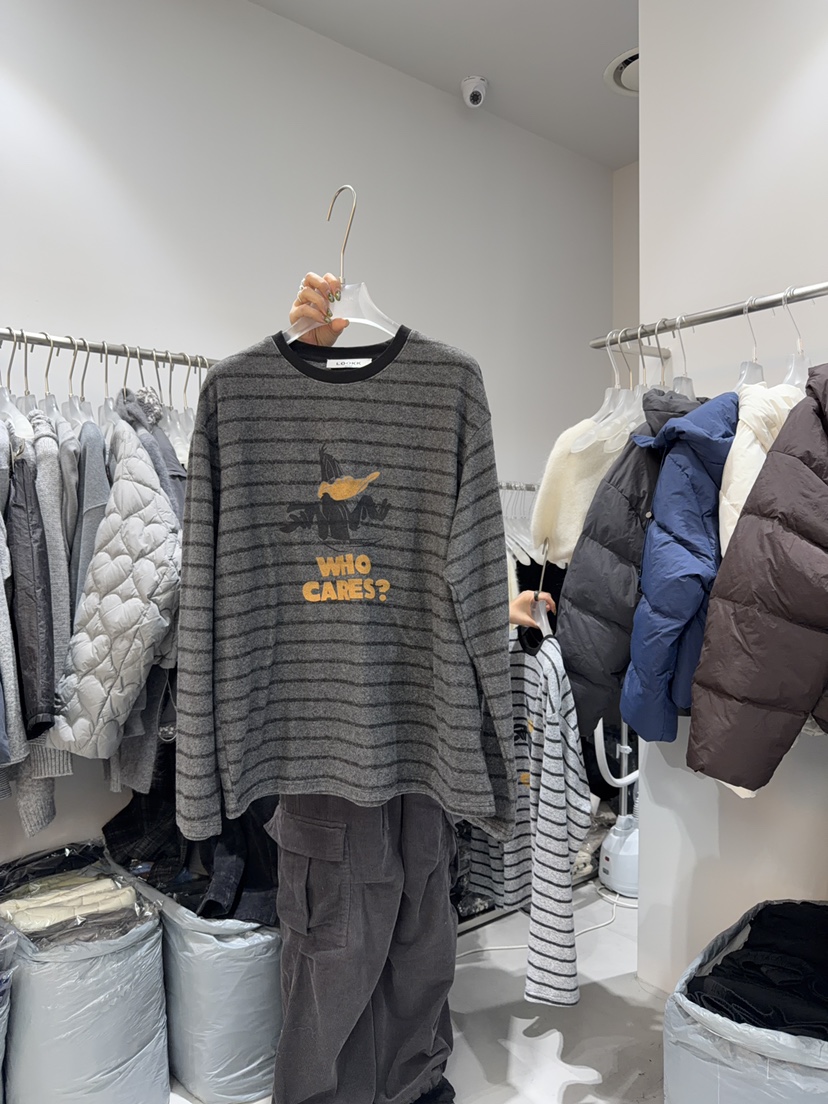 LOOKK東大門㊣直郵女裝新品熱賣休閑25秋冬時尚人氣長袖T恤鴨LOOKK長袖T恤圖色2