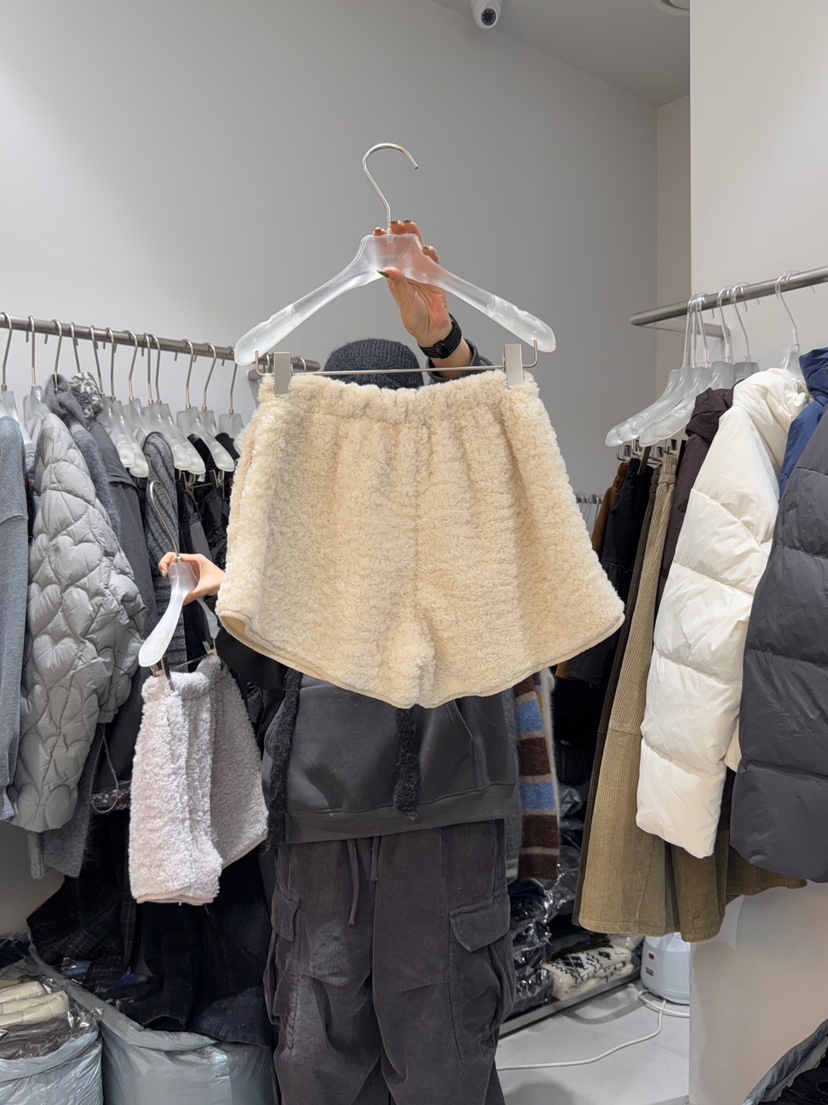 LOOKK東大門㊣直郵女士新款時尚25秋冬推薦熱賣職業短褲毛絨LOOKK短褲