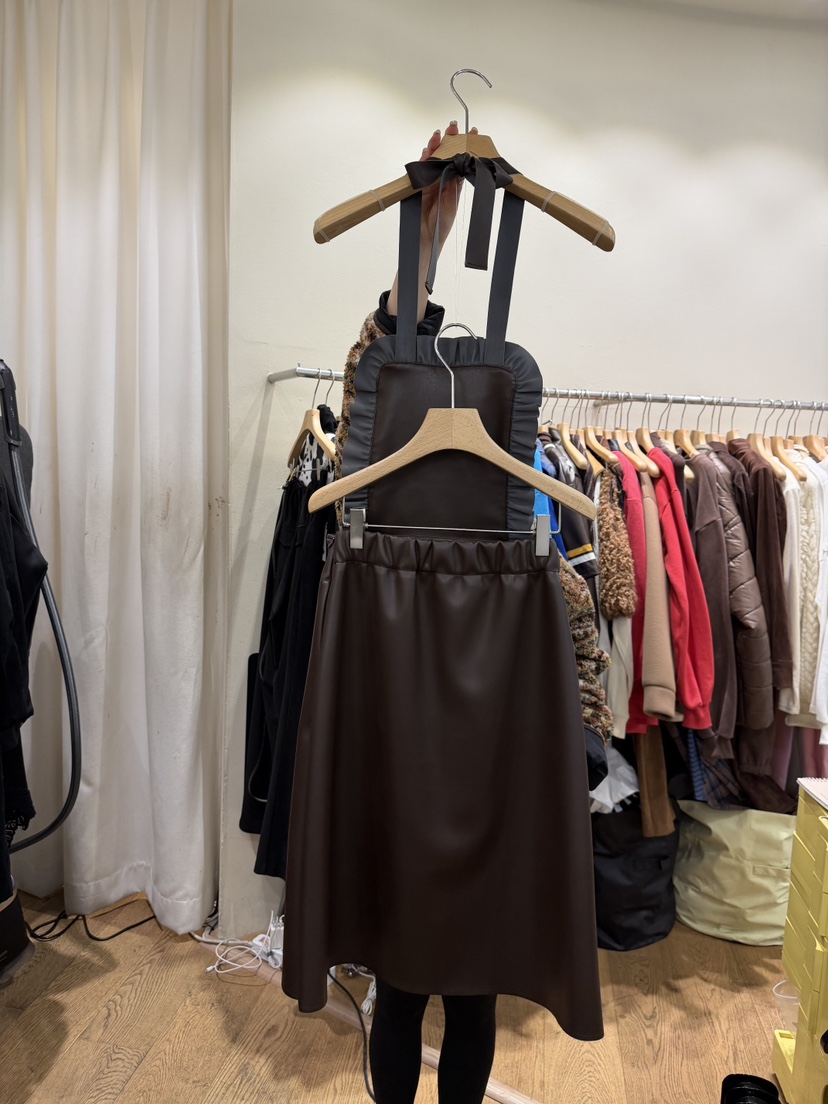 AUVERFIT韓國代購㊣女士新款人氣時尚休閑推薦熱賣連衣裙皮革AUVERFIT連衣裙