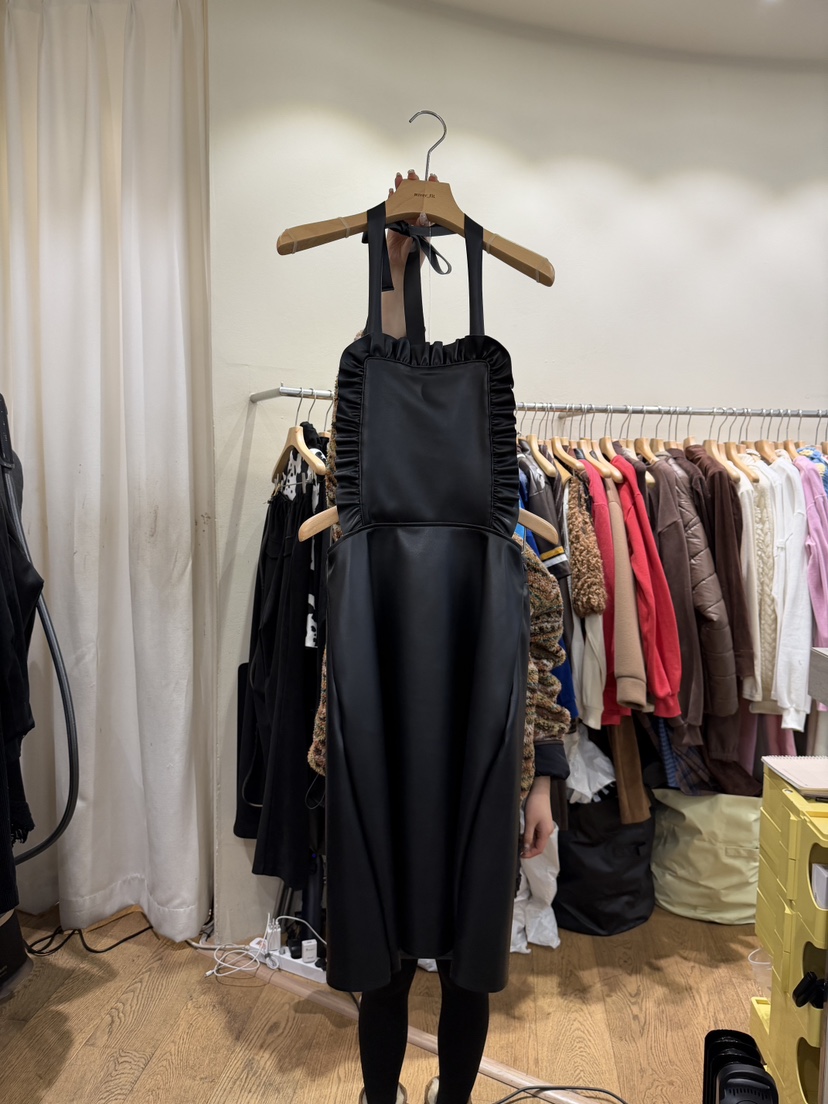 AUVERFIT韓國代購㊣女士新款人氣時尚休閑推薦熱賣連衣裙皮革AUVERFIT連衣裙圖色2黑色