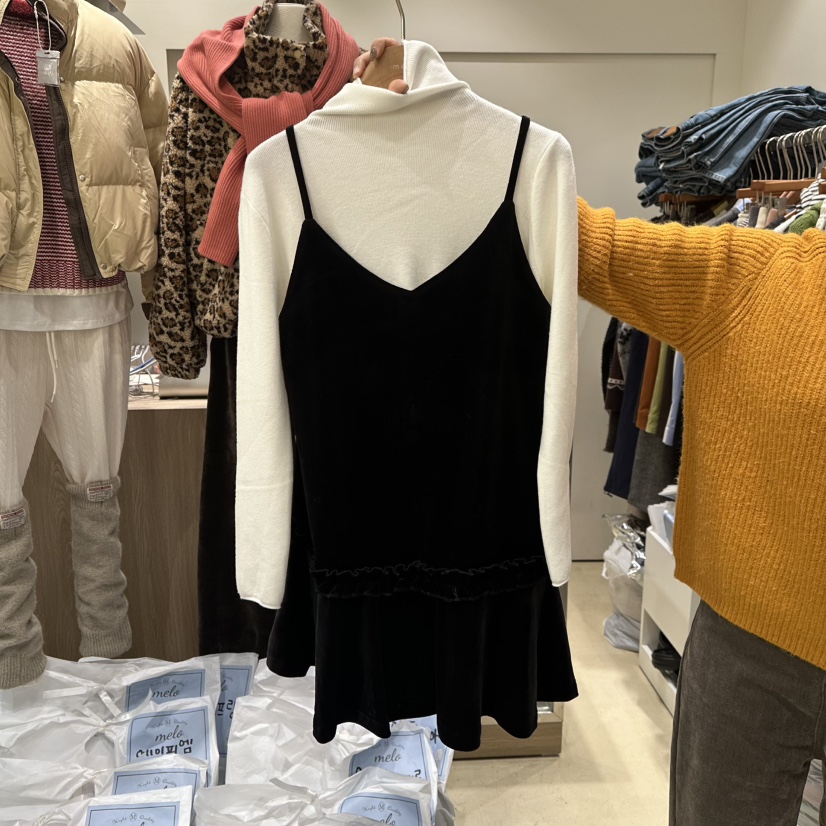 MELO韓國直郵㊣女裝新品人氣休閑25秋冬連衣裙不含內搭絲絨MELO連衣裙圖色2黑色