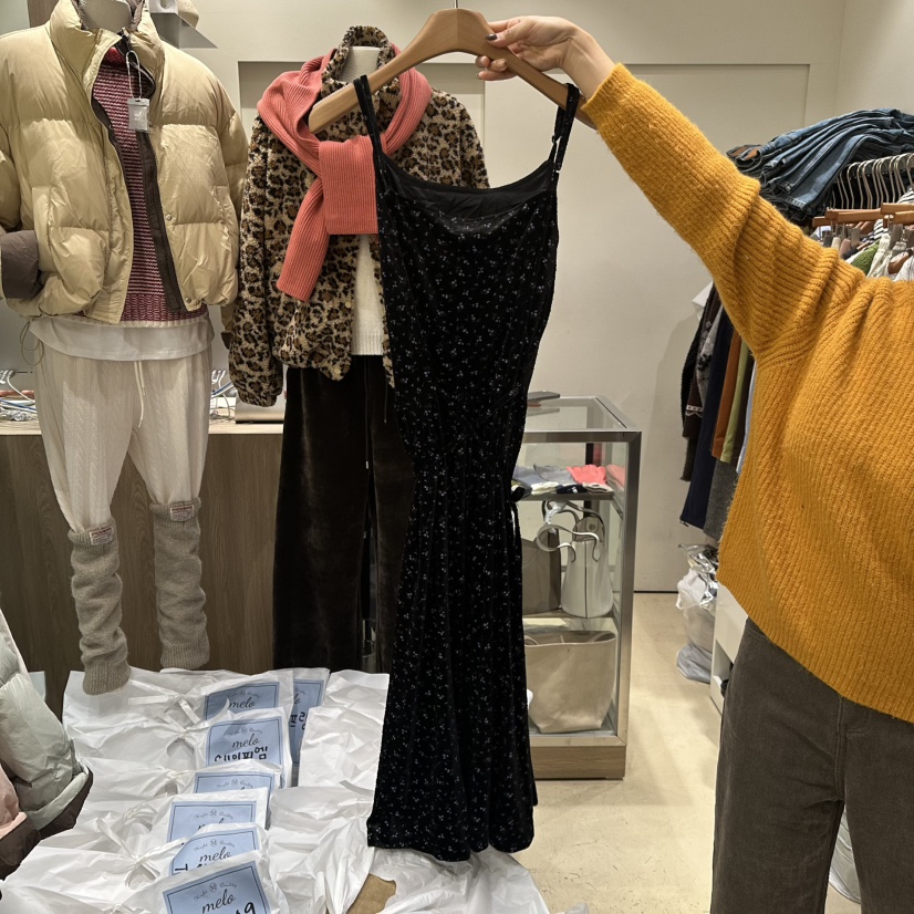 MELO韓國直郵㊣女裝新品職業熱賣25秋冬推薦時尚連衣裙絲絨MELO連衣裙