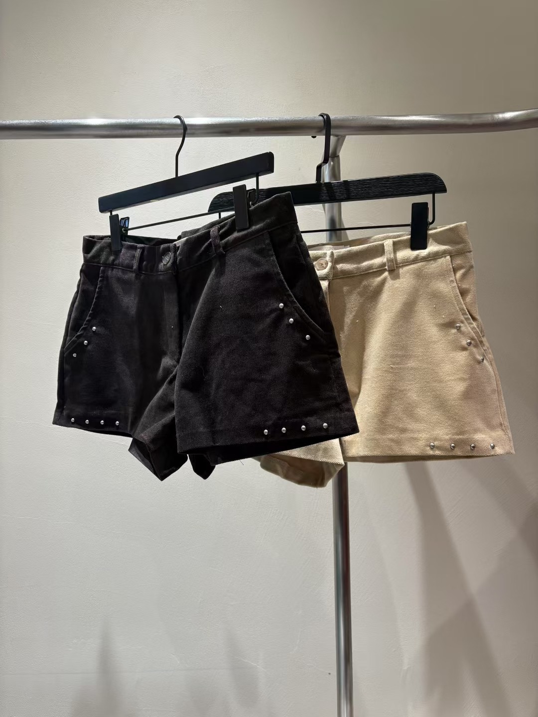 FOREVER YOUNG東大門㊣實拍女裝新款25秋冬時尚職業推薦短褲FOREVER YOUNG短褲