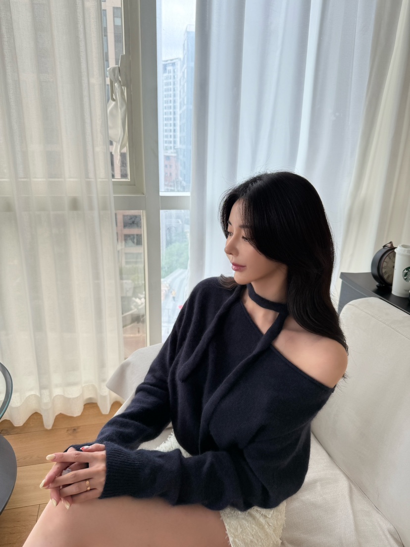 LAVIEU韓國代購㊣女士新品職業熱賣時尚針織衫含脖帶浣熊露肩LAVIEU針織衫