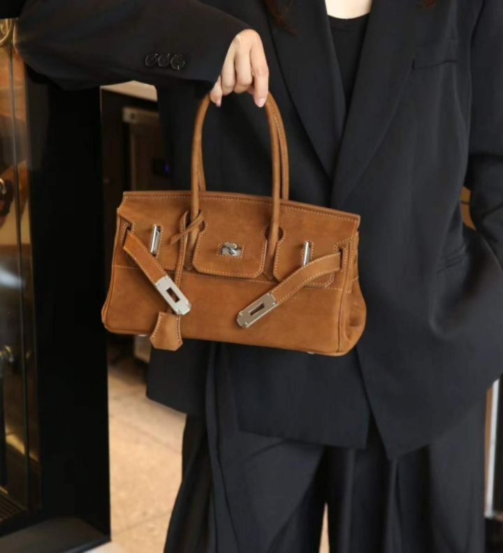 TROUVAILLE東大門㊣實拍女裝新品時尚真品手拿包腋下包牛皮絨TROUVAILLE手拿包/腋下包