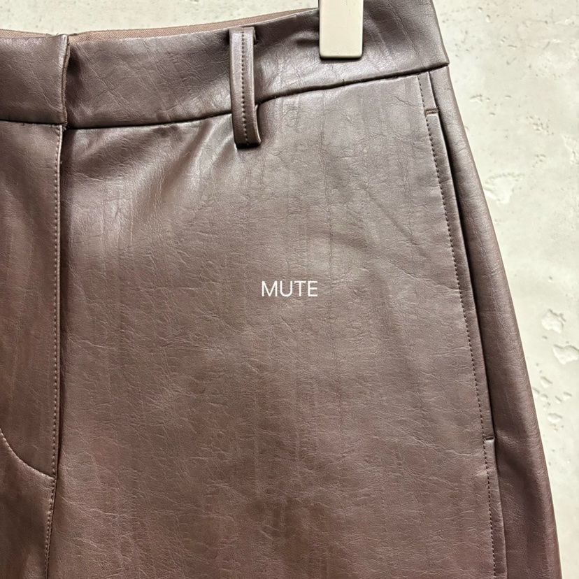 MUTE-P東大門㊣直郵女裝新品職業人氣真品休閑推薦短褲皮革MUTE短褲