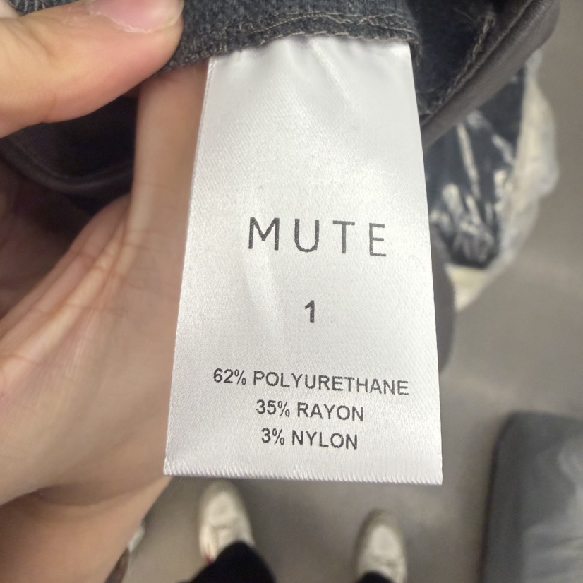 MUTE-P東大門㊣直郵女裝新品職業人氣真品休閑推薦短褲皮革MUTE短褲