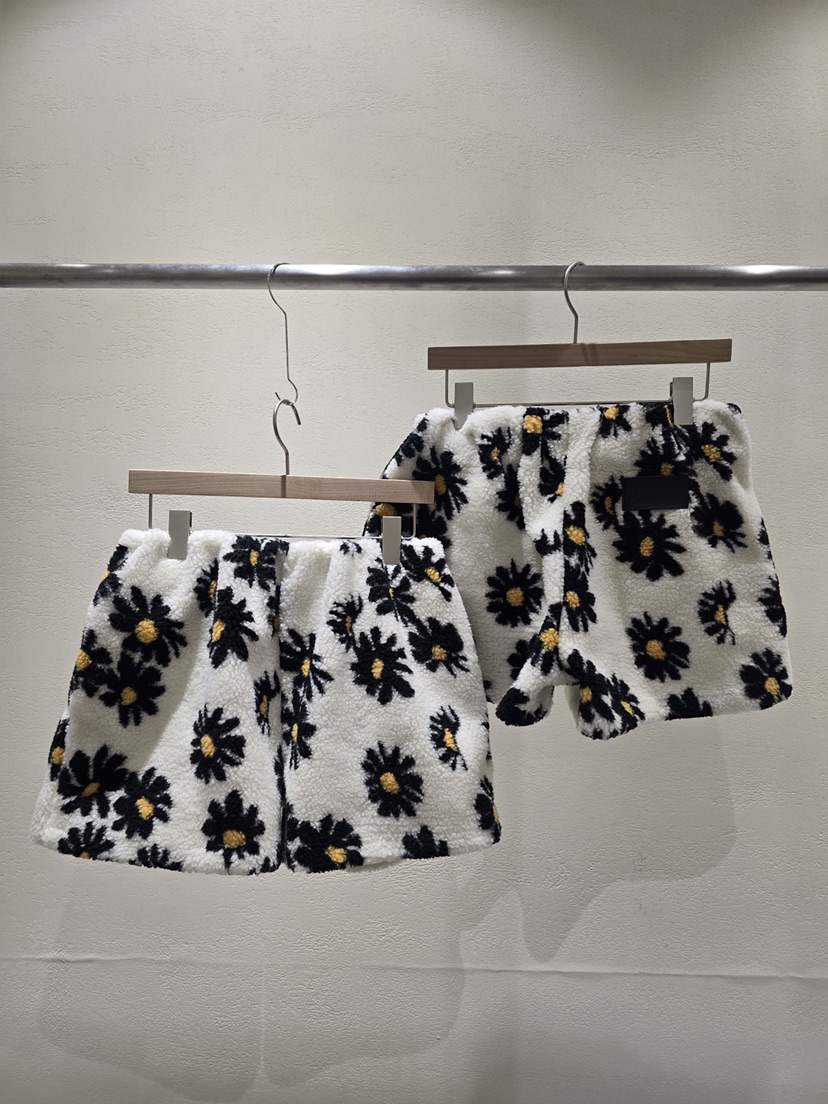 LIKEVAM韓國直郵㊣女士新品人氣職業推薦休閑熱賣25秋冬短褲花朵LIKEVAM短褲