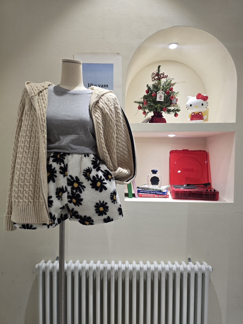 LIKEVAM韓國直郵㊣女士新品人氣職業推薦休閑熱賣25秋冬短褲花朵LIKEVAM短褲