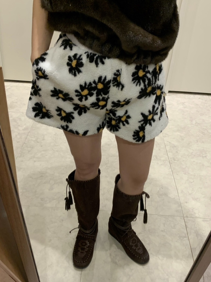 LIKEVAM韓國直郵㊣女士新品人氣職業推薦休閑熱賣25秋冬短褲花朵LIKEVAM短褲