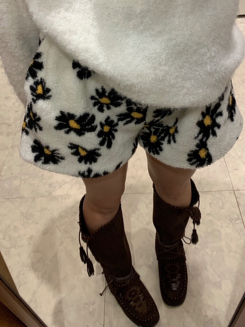 LIKEVAM韓國直郵㊣女士新品人氣職業推薦休閑熱賣25秋冬短褲花朵LIKEVAM短褲