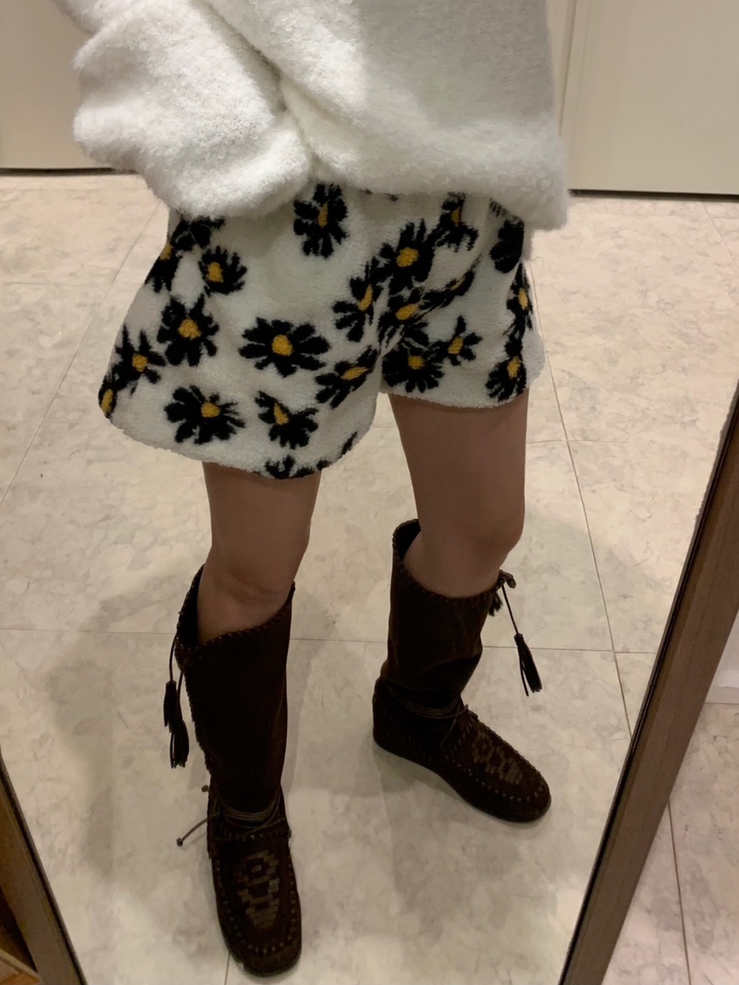 LIKEVAM韓國直郵㊣女士新品人氣職業推薦休閑熱賣25秋冬短褲花朵LIKEVAM短褲