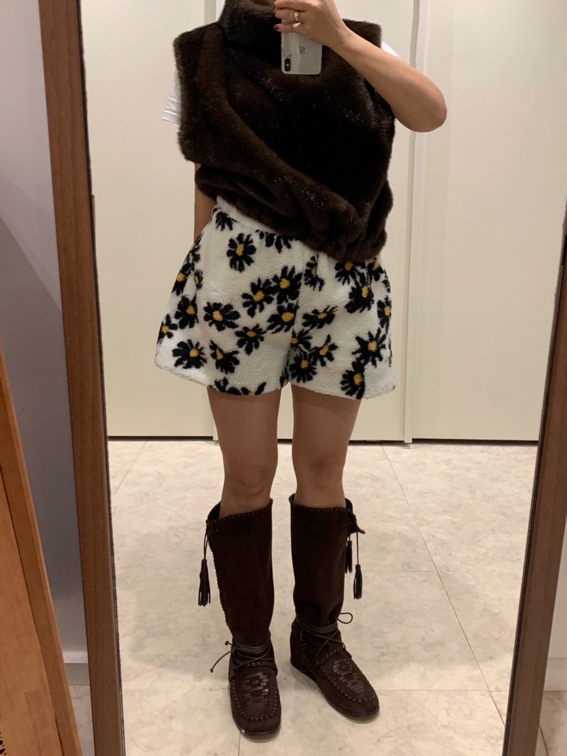 LIKEVAM韓國直郵㊣女士新品人氣職業推薦休閑熱賣25秋冬短褲花朵LIKEVAM短褲