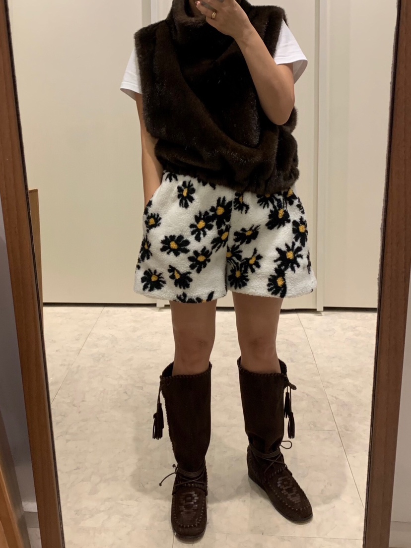 LIKEVAM韓國直郵㊣女士新品人氣職業推薦休閑熱賣25秋冬短褲花朵LIKEVAM短褲