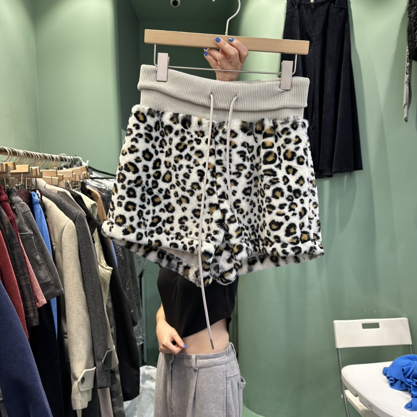 ROMANTIC NEWYORK韓國代購㊣女裝新款人氣25秋冬職業短褲豹紋ROMANTIC NEWYORK短褲圖色2