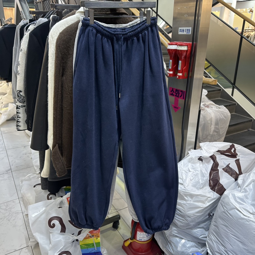 A2/D2韓國代購㊣女裝新品時尚熱賣人氣職業真品休閑褲抓絨A2/D2休閑褲圖色2