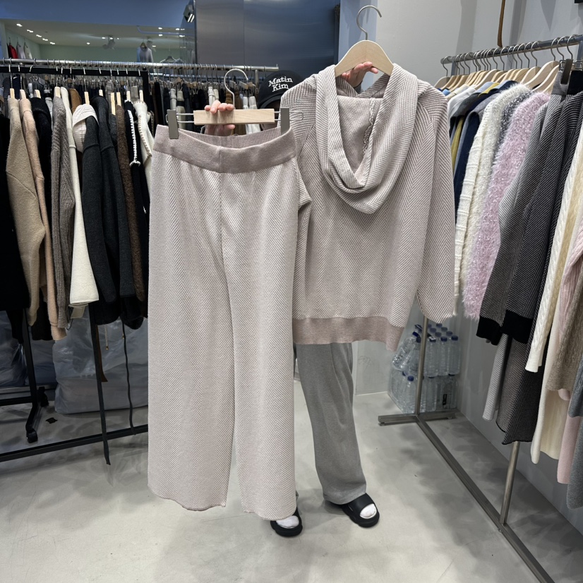 HOT PLACE東大門㊣直郵女裝新款休閑套裝人字紋連帽衫套裝HOT PLACE_ISSUE/DREAM GIRIS套裝