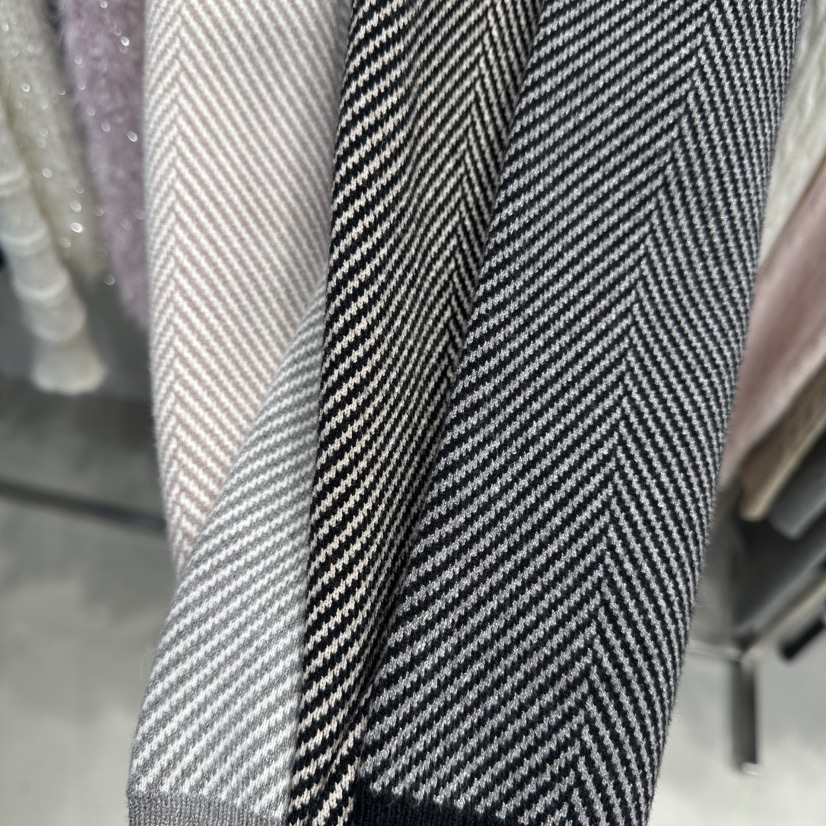 HOT PLACE東大門㊣直郵女裝新款休閑套裝人字紋連帽衫套裝HOT PLACE_ISSUE/DREAM GIRIS套裝