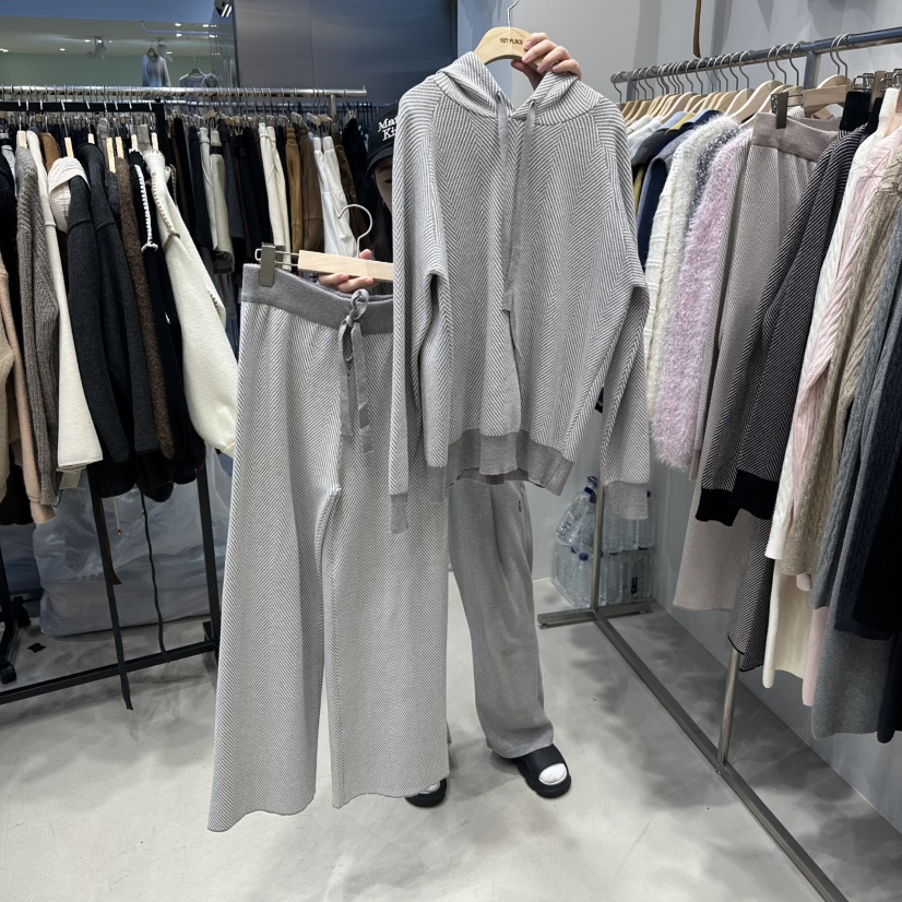 HOT PLACE東大門㊣直郵女裝新款休閑套裝人字紋連帽衫套裝HOT PLACE_ISSUE/DREAM GIRIS套裝圖色2灰色條紋