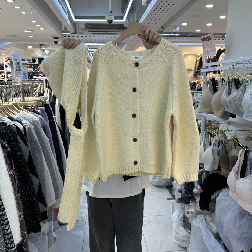 AKRA BY ART韓國代購㊣女裝新款職業時尚熱賣毛衣含圍巾套裝AKRA BY ART毛衣圖色2