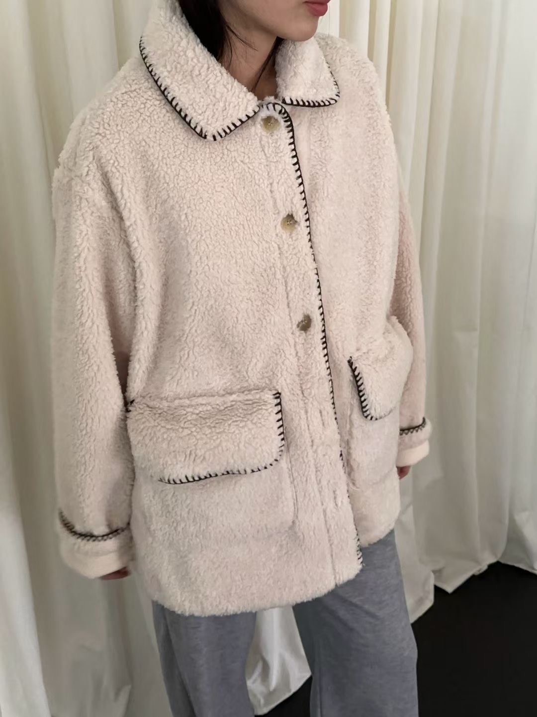 EVERY MOMENT東大門㊣實拍女裝新款人氣25秋冬短款大衣毛絨刺繡EVERY MOMENT短款大衣圖色1