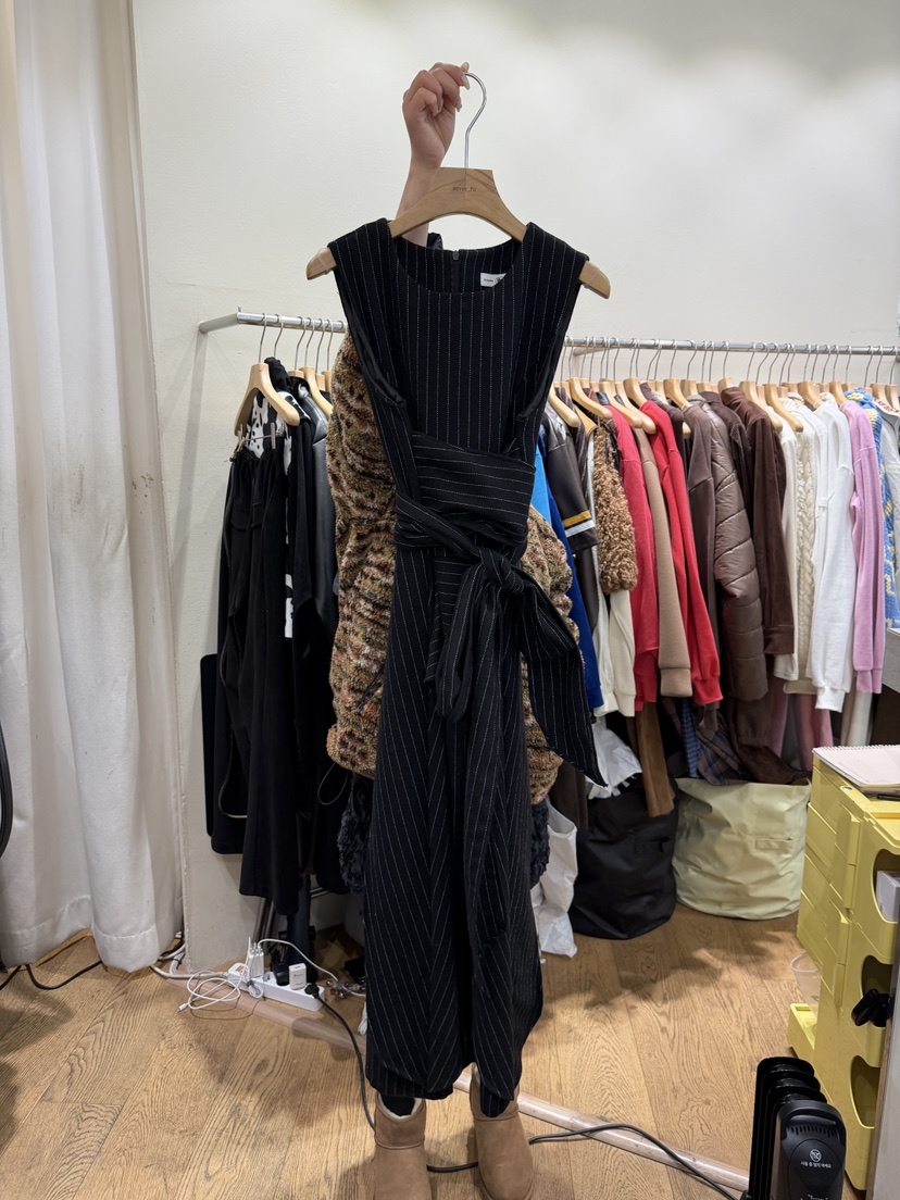 AUVERFIT韓國直郵㊣女士新款人氣熱賣25秋冬時尚職業連衣裙AUVERFIT連衣裙圖色3黑色