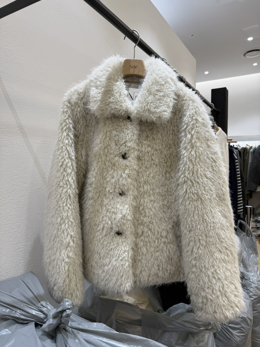 LOVE YOU SO MUCH/MORE THAN YESTERDAY東大門㊣實拍女士新品職業夾克皮草LYSM/MORE THAN YESTERDAY夾克圖色2白色