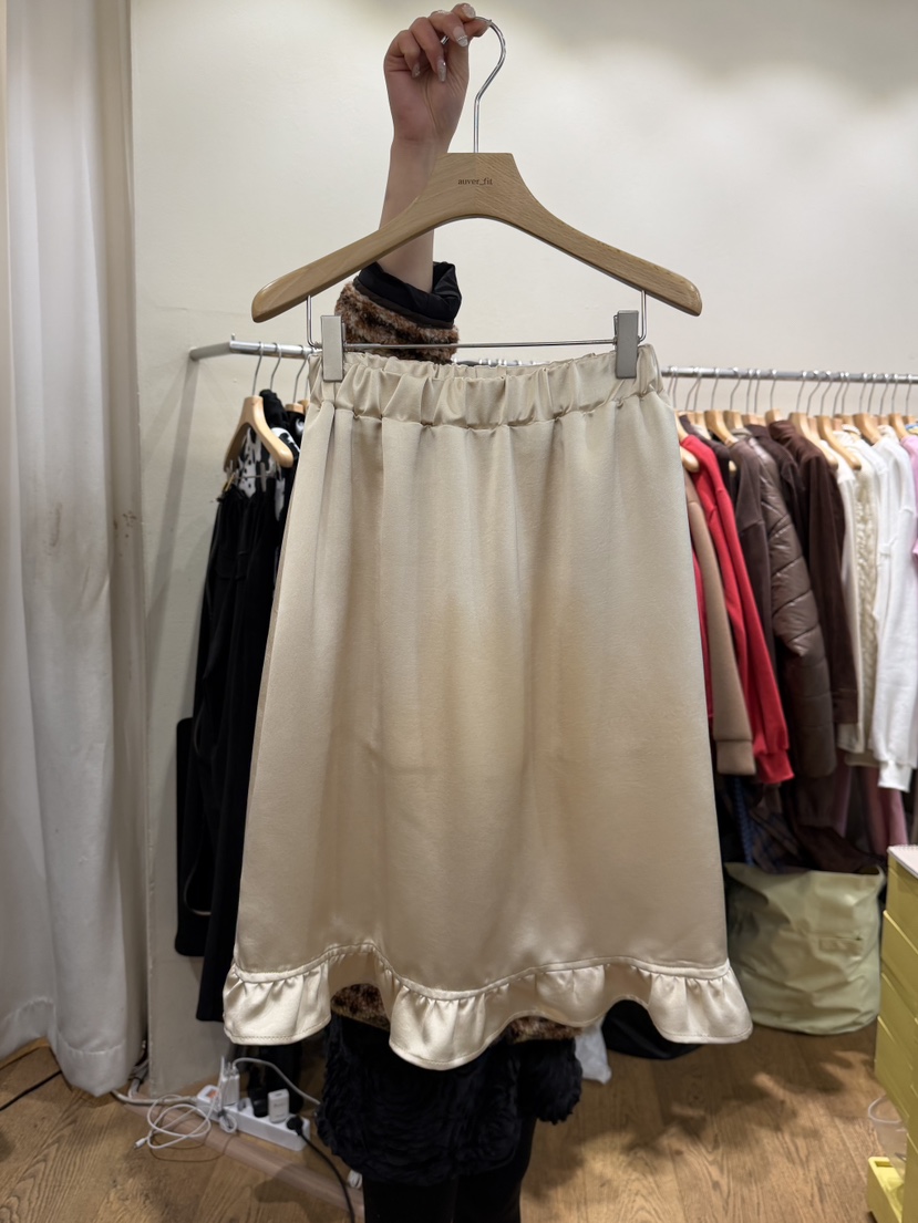 AUVERFIT東大門㊣代購女裝新品時尚半身裙中短裙荷葉邊緞面AUVERFIT半身裙/中短裙圖色2