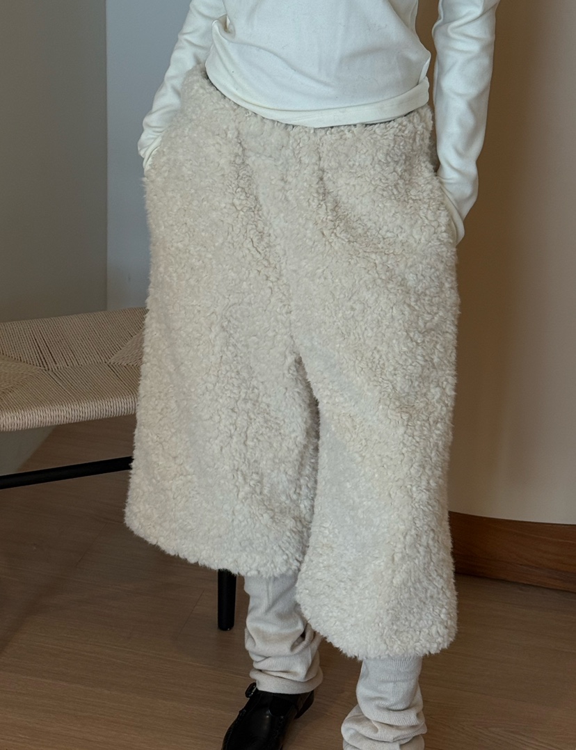 FIFO東大門㊣直郵女裝新款推薦職業真品時尚短褲泰迪熊皮草FIFO短褲