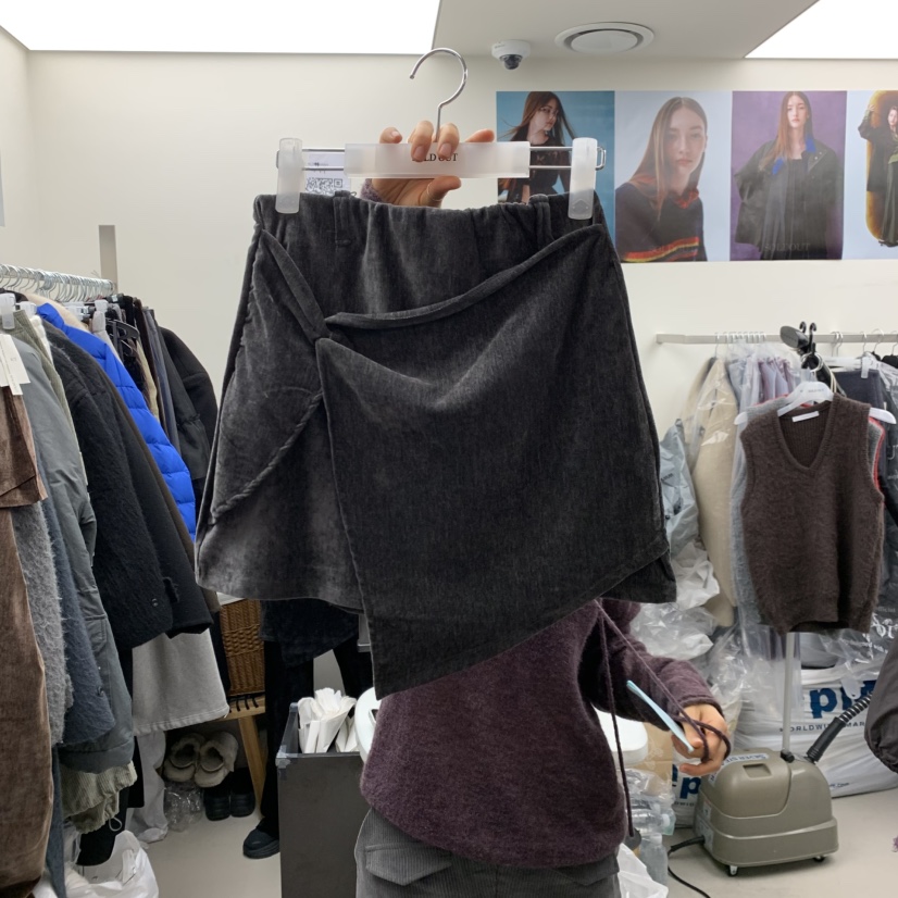 SOLD OUT韓國代購㊣女裝新款真品熱賣25秋冬時尚休閑人氣短裙SOLD OUT短裙圖色1