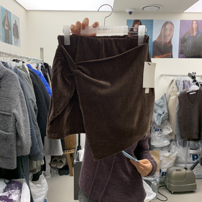 SOLD OUT韓國代購㊣女裝新款真品熱賣25秋冬時尚休閑人氣短裙SOLD OUT短裙圖色2