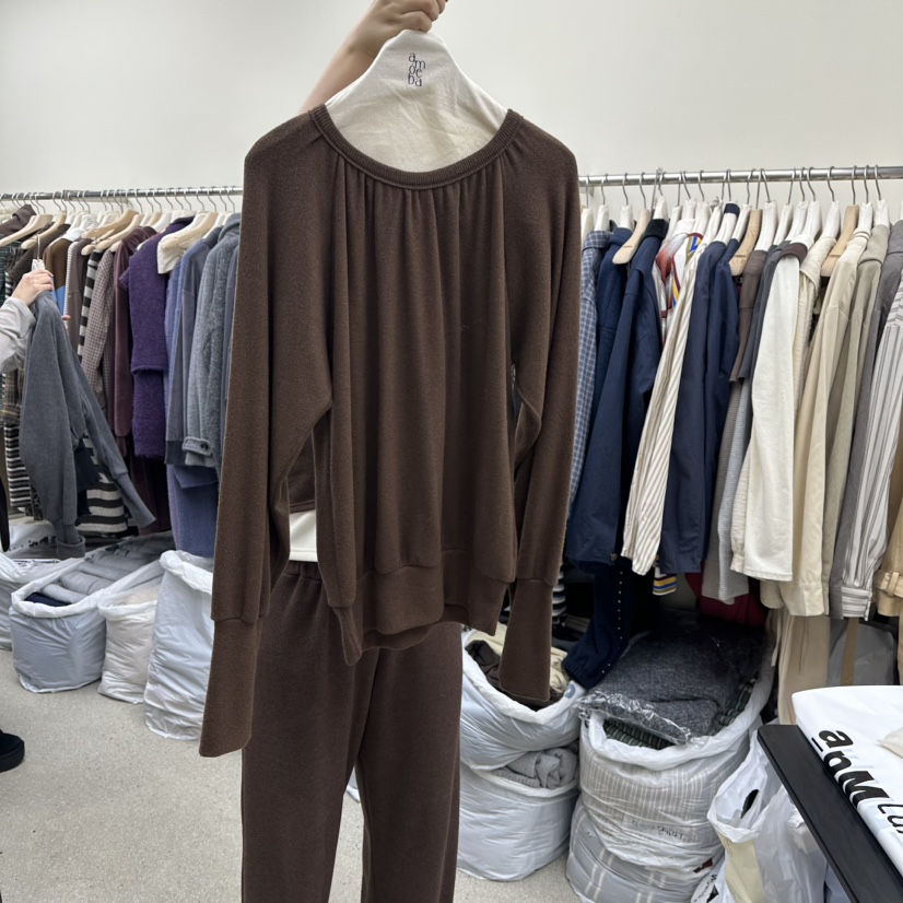 AMOEBA韓國直郵㊣女裝新品推薦熱賣職業人氣時尚25秋冬長袖T恤AMOEBA長袖T恤圖色2