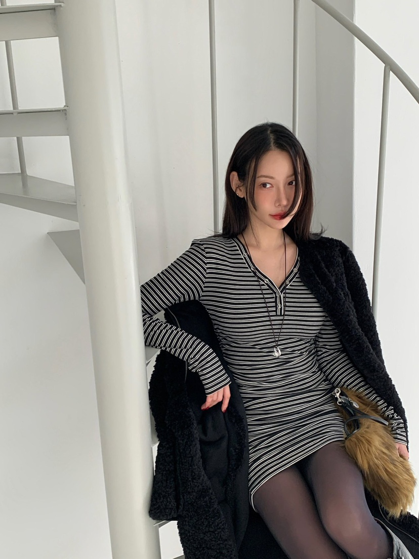 REVE CITE-L韓國直郵㊣女裝新品時尚推薦25秋冬連衣裙褶皺REVE CITE-L連衣裙