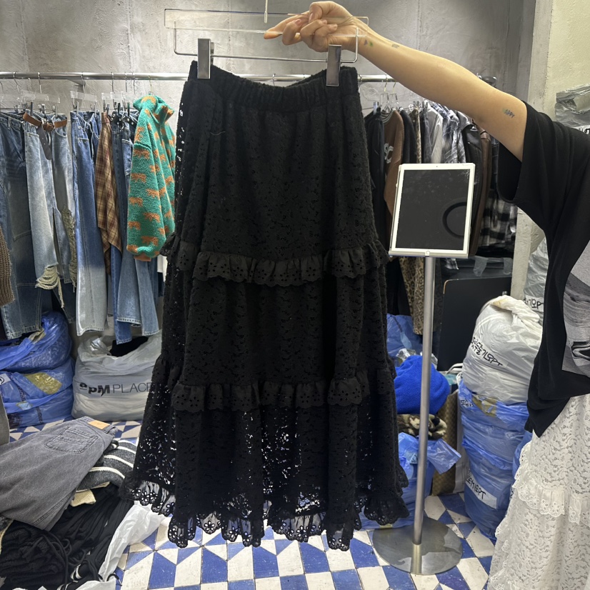 AMOUR韓國直郵㊣女裝新款熱賣25秋冬人氣時尚推薦長裙披肩蕾絲AMOUR長裙圖色2