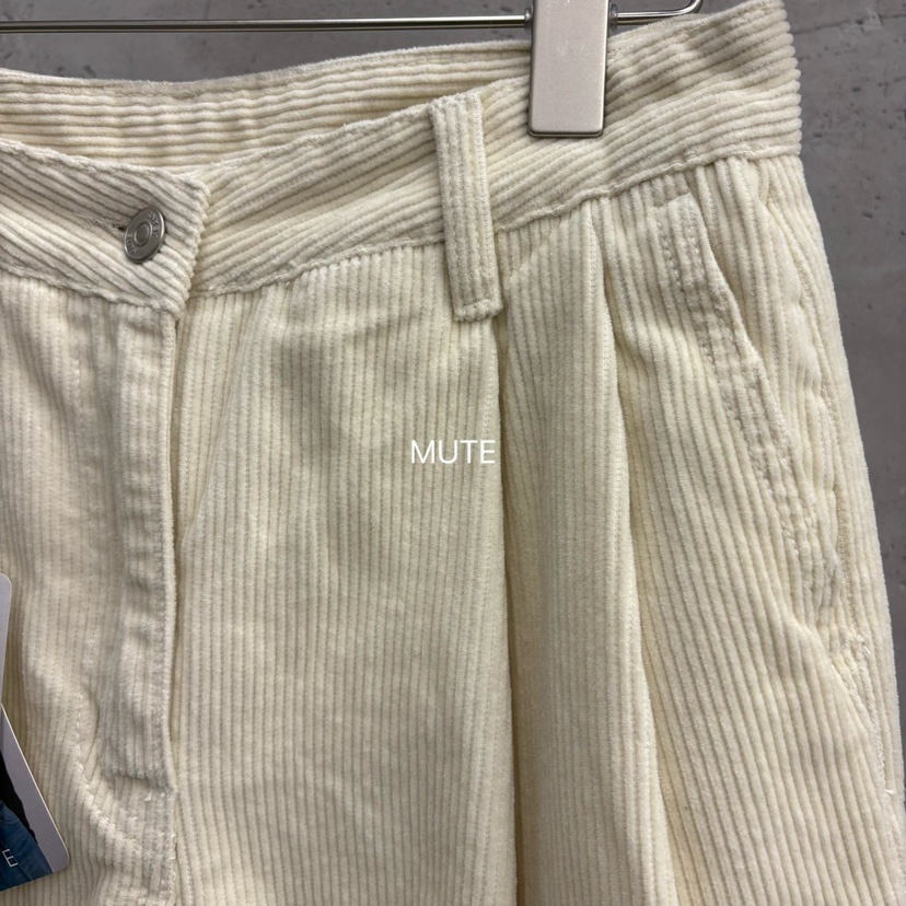 MUTE-P韓國代購㊣女裝新品職業人氣休閑真品時尚短褲燈芯絨MUTE短褲