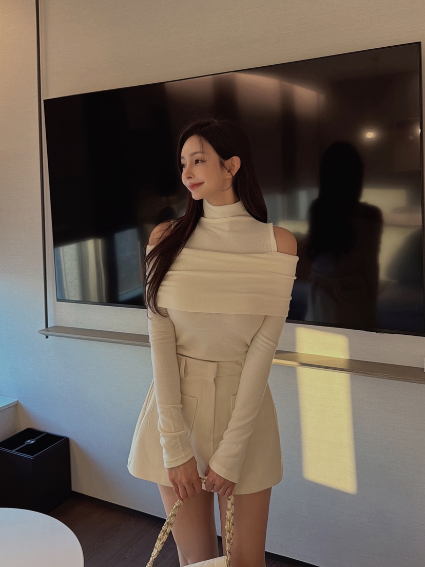 CLOTH韓國代購㊣女士新款推薦人氣真品長袖T恤羊毛高領露肩CLOTH長袖T恤