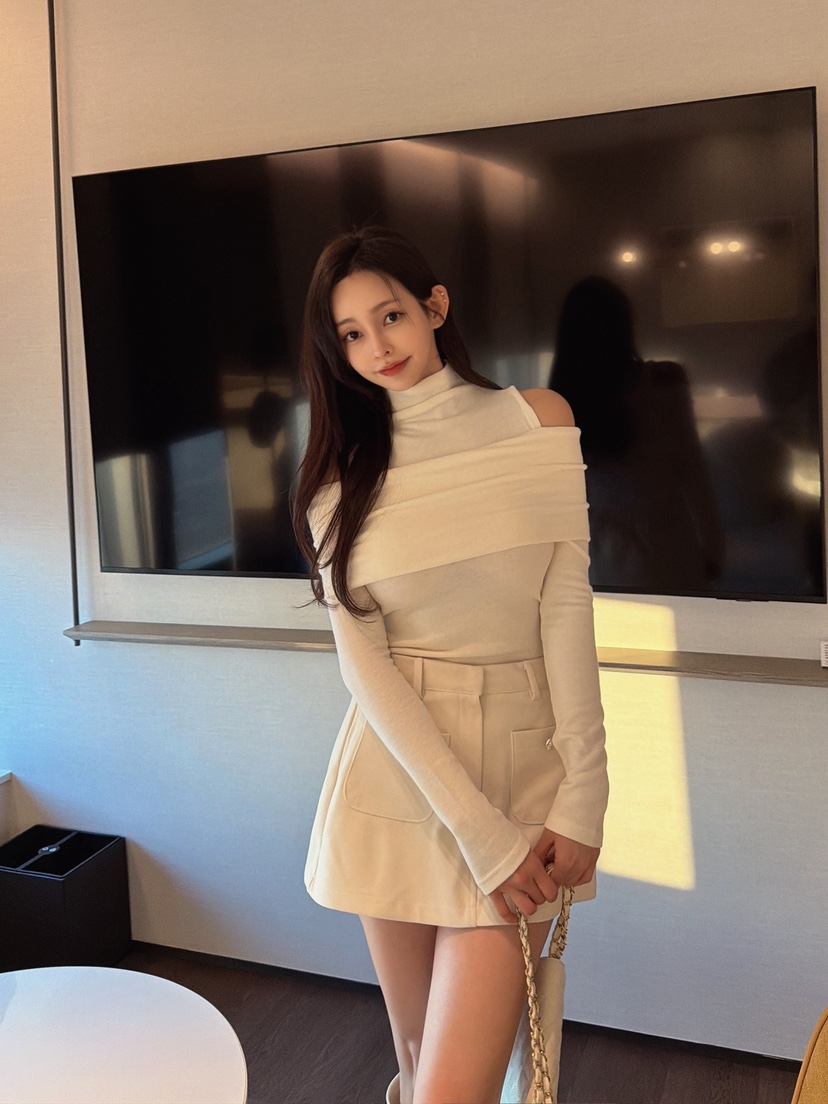 CLOTH韓國代購㊣女士新款推薦人氣真品長袖T恤羊毛高領露肩CLOTH長袖T恤