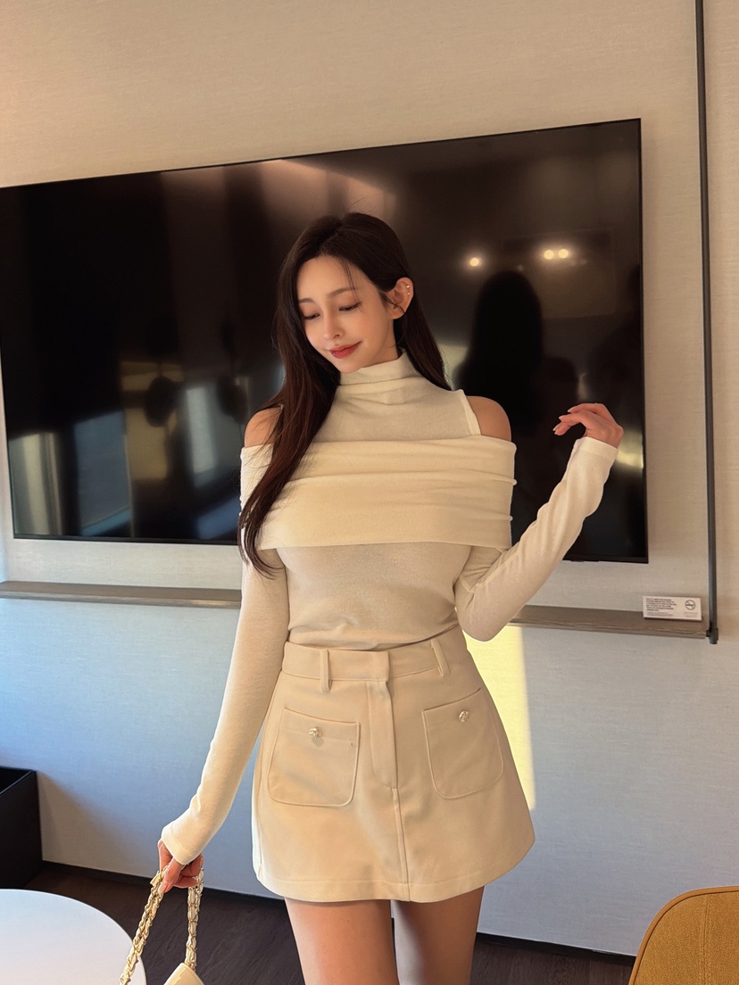 CLOTH韓國代購㊣女士新款推薦人氣真品長袖T恤羊毛高領露肩CLOTH長袖T恤圖色1