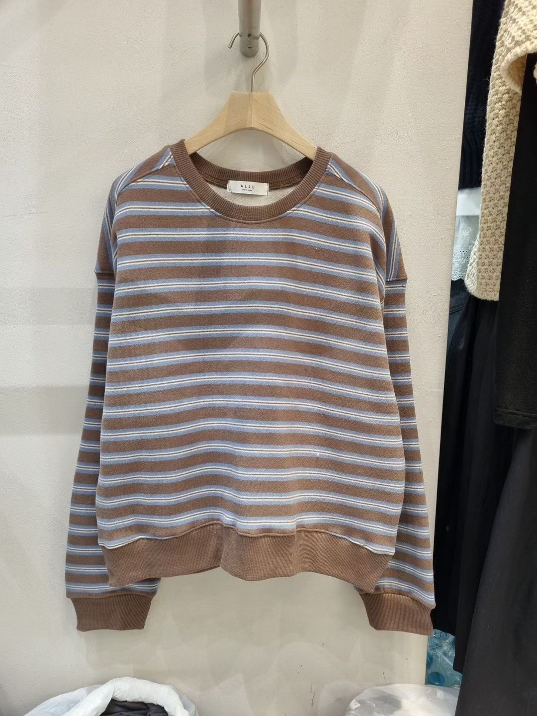 ALLU韓國代購㊣女裝新品熱賣人氣真品推薦職業時尚休閑衛衣ALLU衛衣圖色1