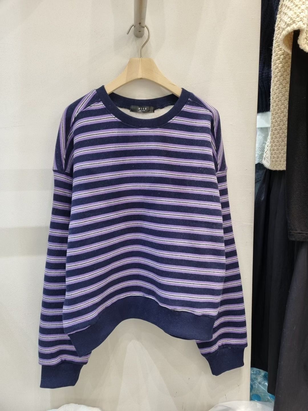 ALLU韓國代購㊣女裝新品熱賣人氣真品推薦職業時尚休閑衛衣ALLU衛衣圖色2