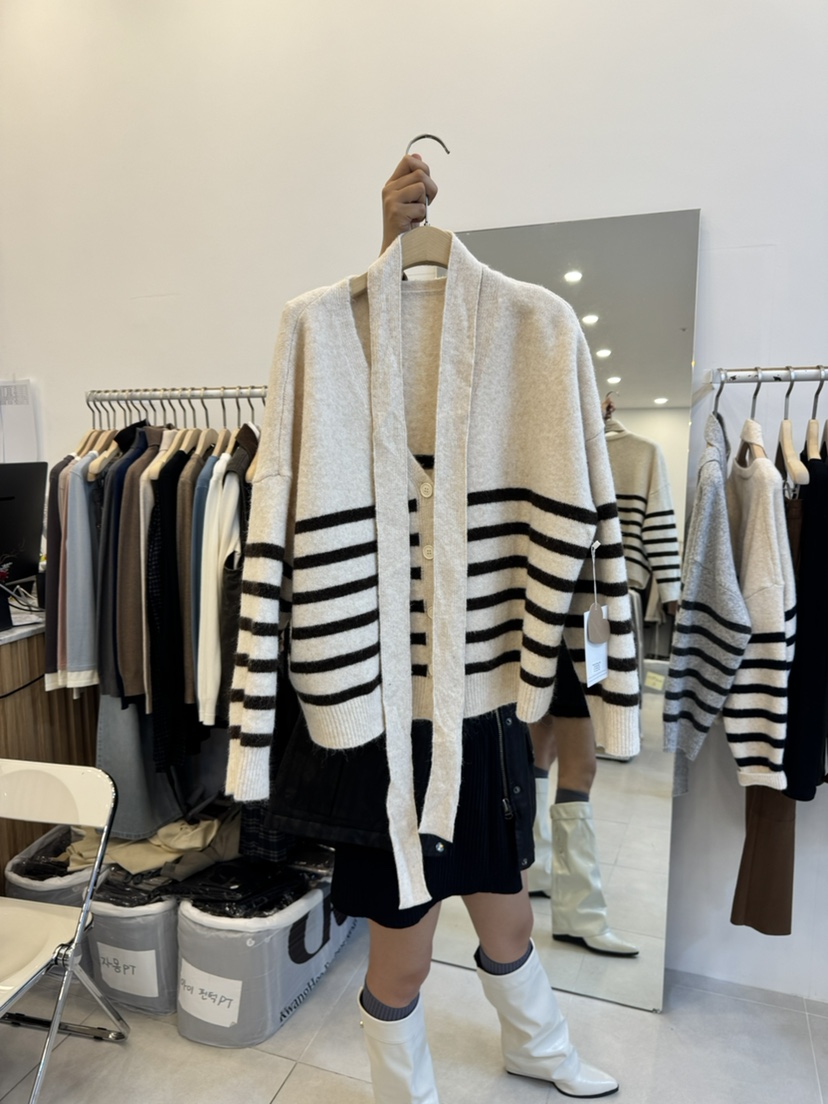 FUNNY POWDER韓國直郵㊣女裝新品推薦人氣針織衫含圍巾開衫THE FUNNY針織衫圖色2棕色條紋