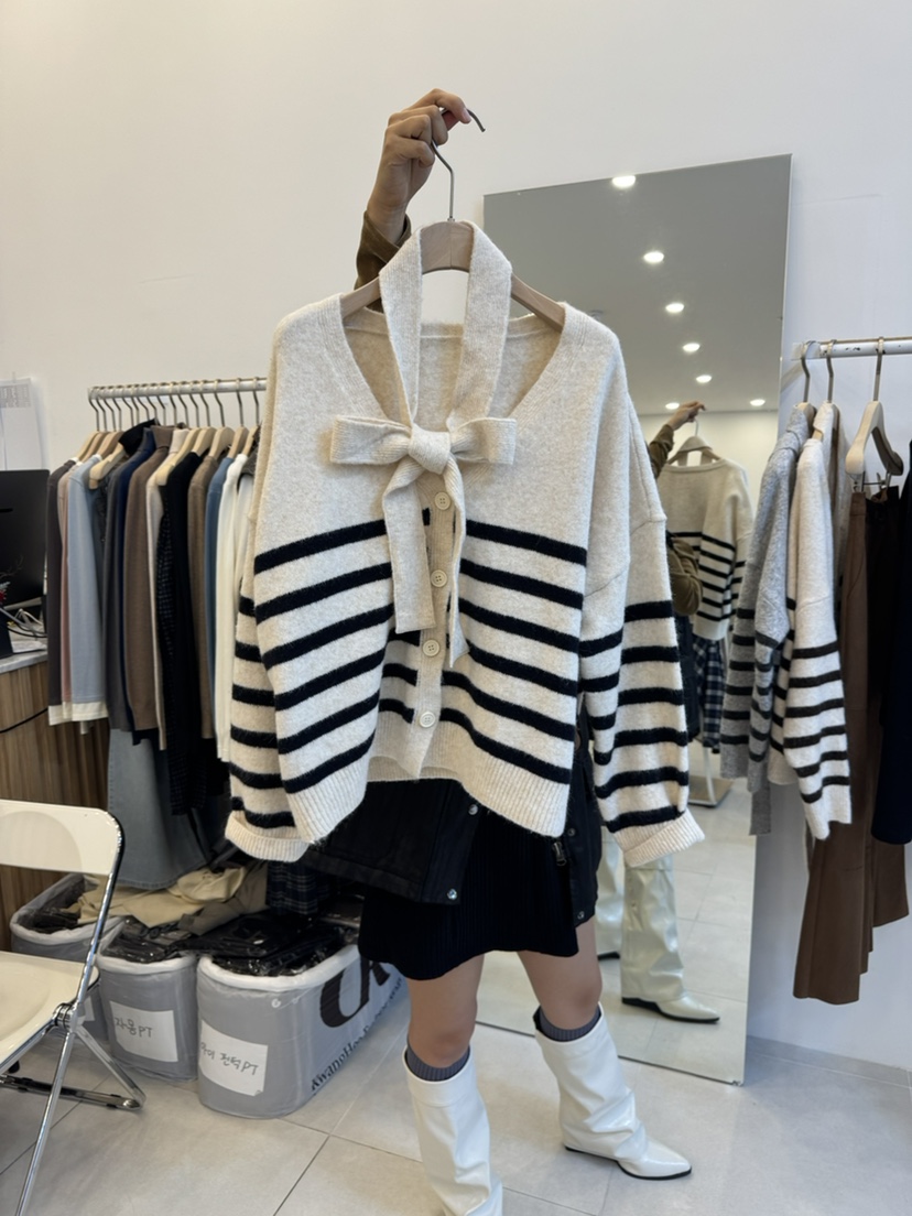 FUNNY POWDER韓國直郵㊣女裝新品推薦人氣針織衫含圍巾開衫THE FUNNY針織衫圖色3藍色條紋