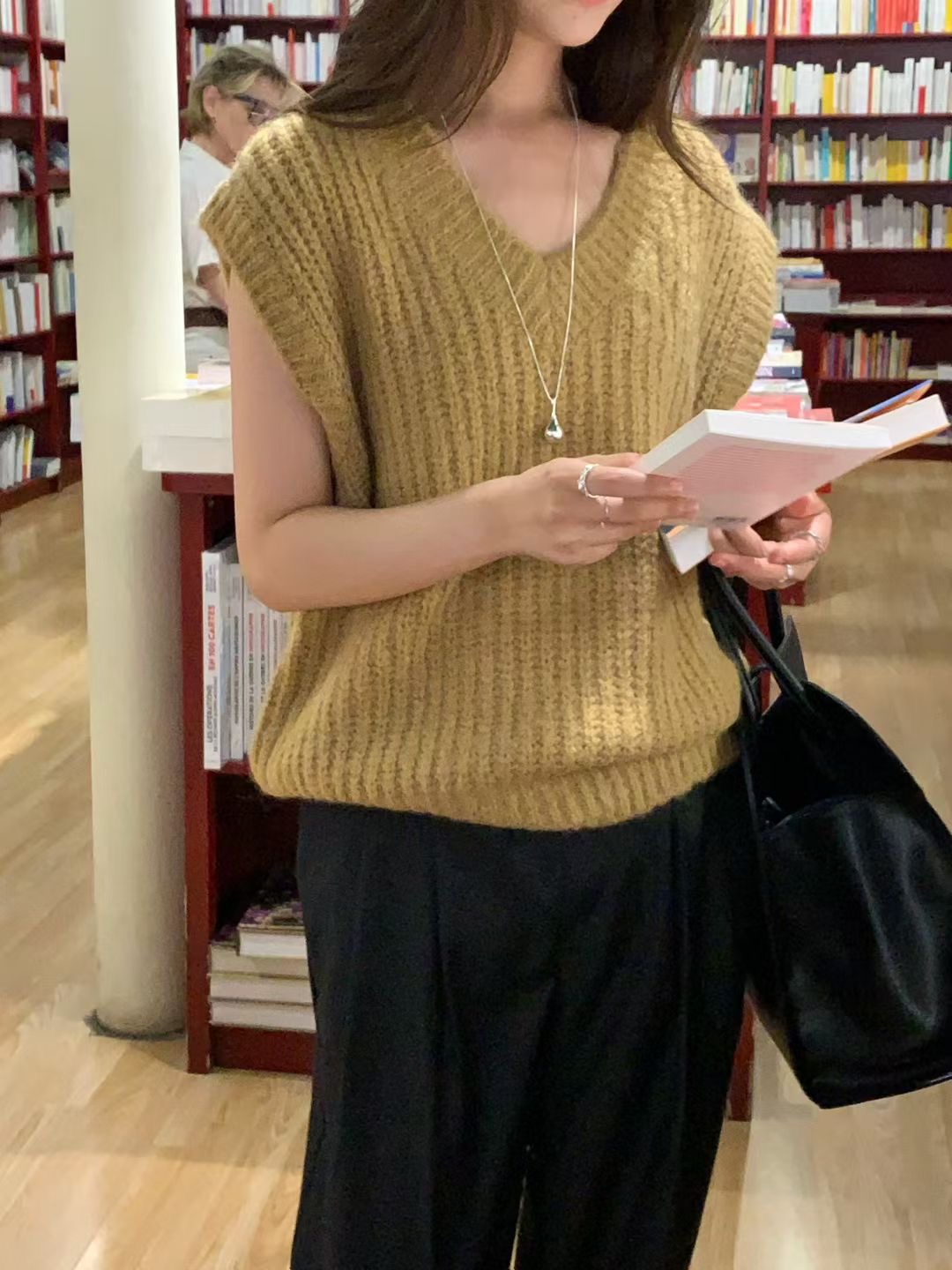 ALL OVER東大門㊣代購女裝新款熱賣休閑推薦25秋冬吊帶背心V領ALL OVER吊帶/背心圖色2