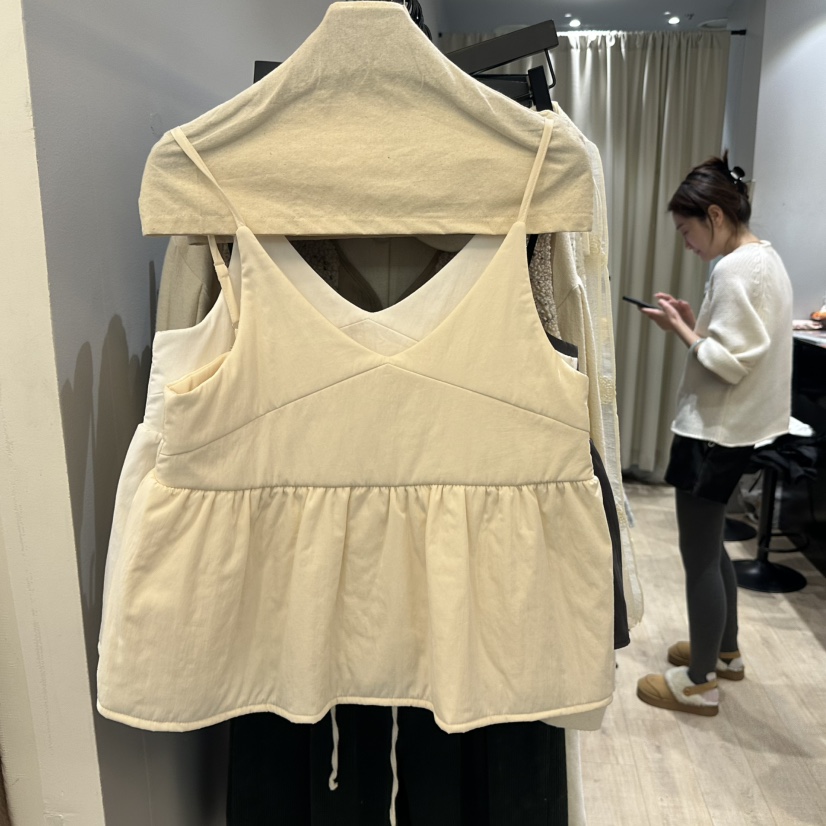 SOFTNESS韓國直郵㊣女裝新品25秋冬熱賣職業真品推薦吊帶背心Softness/Cosmic吊帶/背心圖色1奶油色
