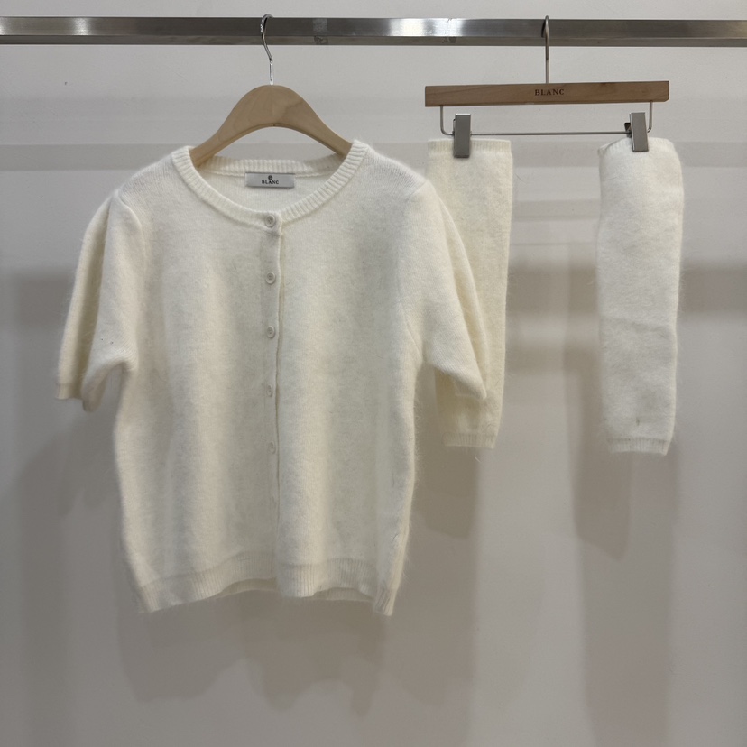 BLANC-A韓國代購㊣女士新品真品熱賣推薦針織衫安哥拉保暖BLANC-A針織衫圖色1