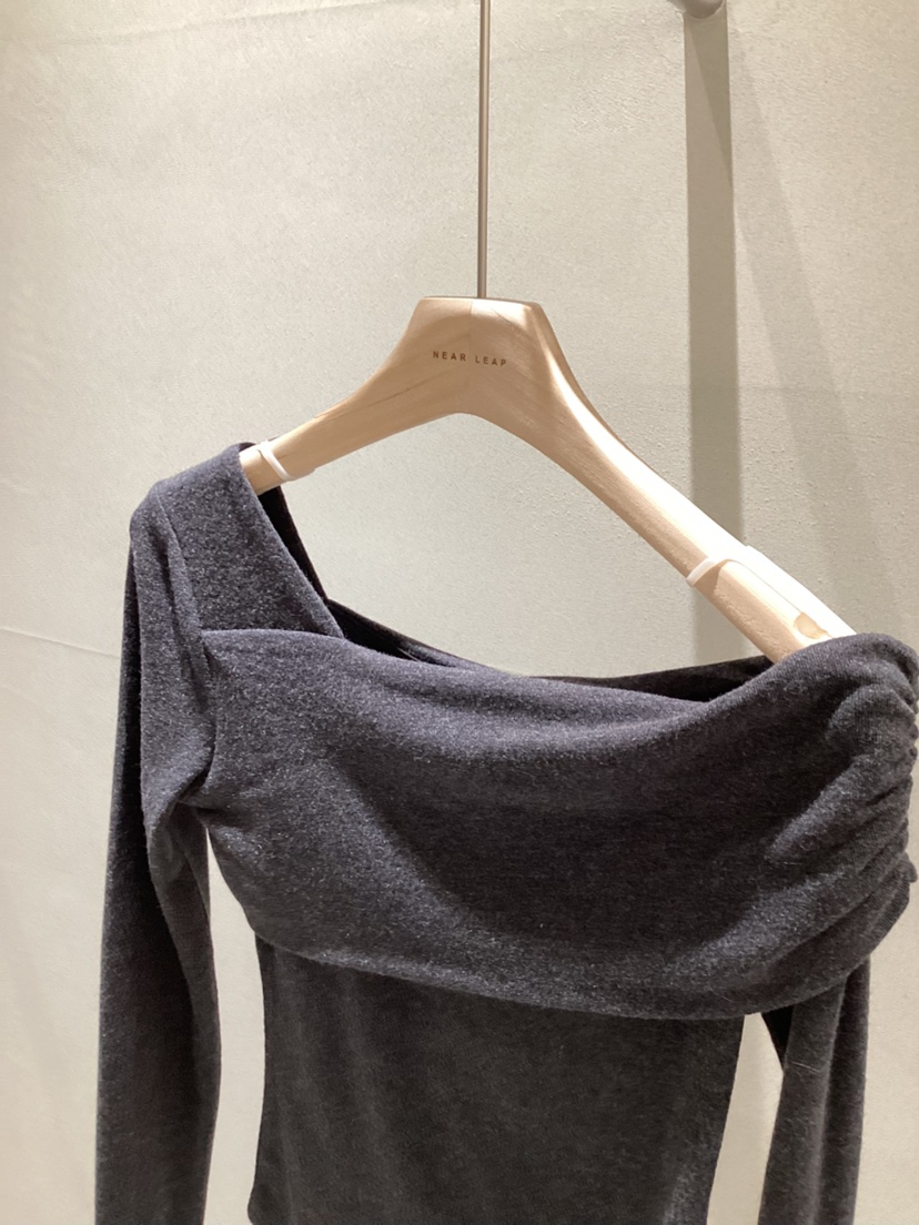 NEAR LEAP-P東大門㊣代購女裝新款人氣時尚長袖T恤褶皺露肩NEAR LEAP長袖T恤